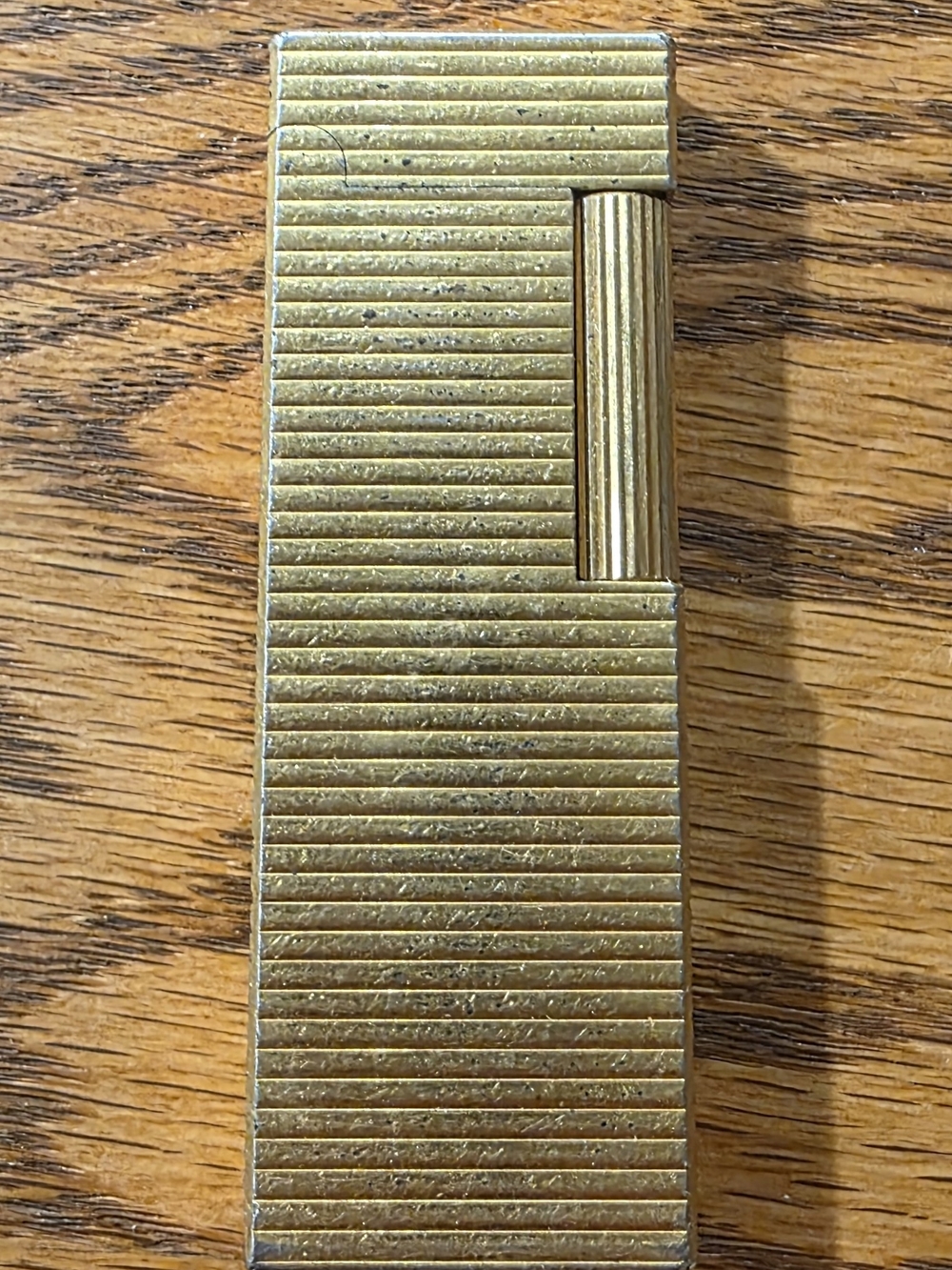 Vintage Gold Tone Ribbed Table Lighter - Picture 8 of 8